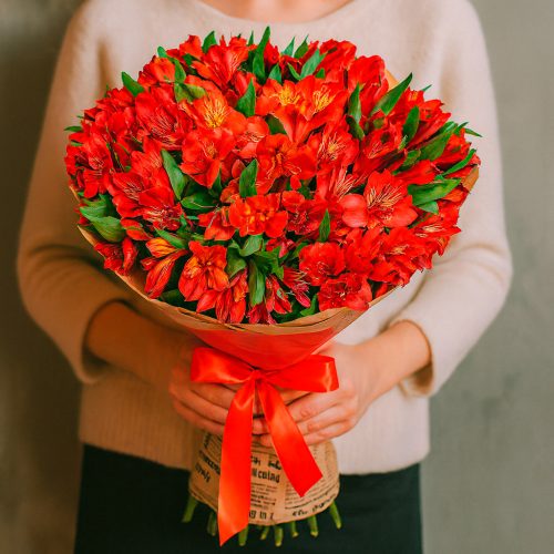 Авторский букет «Красный вихрь»