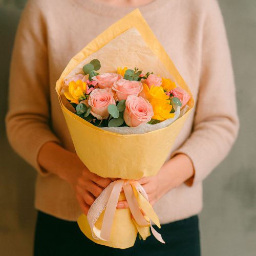 Букет цветов «Персиковый Рассвет»